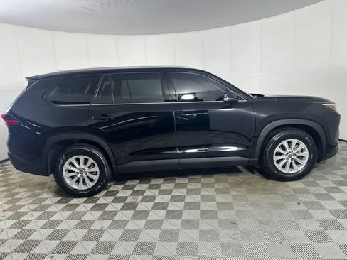 Used 2024 Toyota Grand Highlander AWD image 8