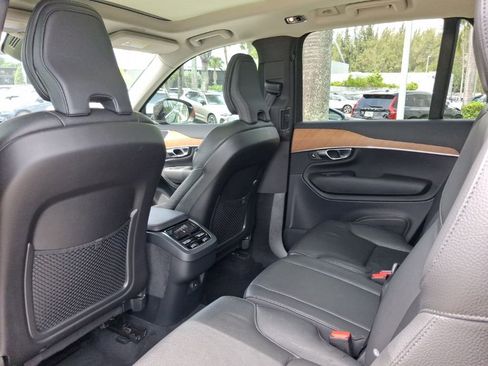 Used 2022 Volvo XC90 T6 Momentum w/ Advanced Package AWD/4WD image 5