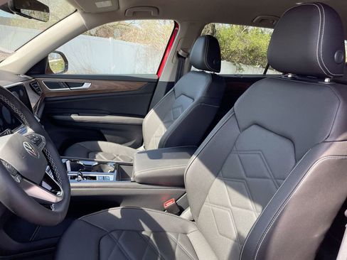 New 2025 Volkswagen Atlas SE image 36