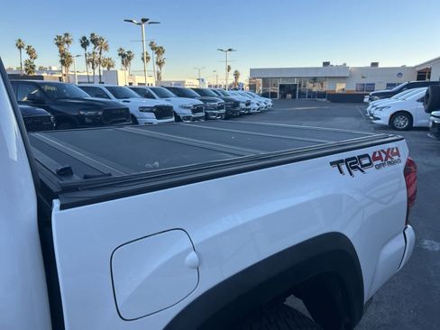 Used 2019 Toyota Tacoma TRD Off-Road image 21