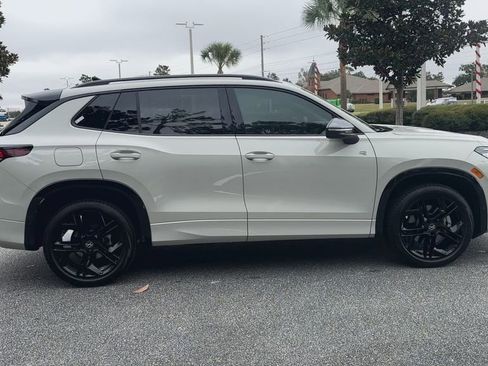 New 2026 Volkswagen Tiguan SE R-Line image 9