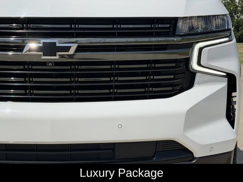 Used 2022 Chevrolet Suburban RST w/ Luxury Package RWD image 4