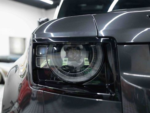 Used 2023 Land Rover Defender 90 SE AWD/4WD image 13