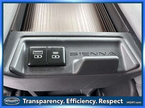 Used 2024 Toyota Sienna XLE FWD image 19