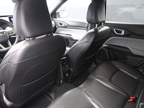 Used 2024 Jeep Compass Latitude AWD/4WD image 33