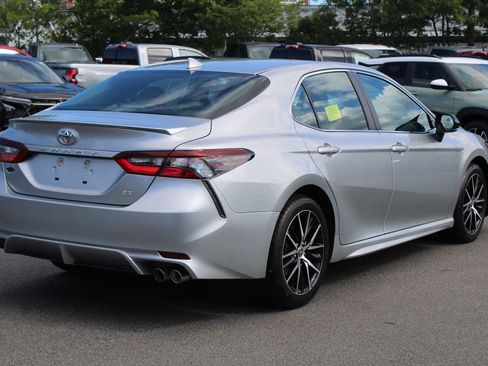 Used 2022 Toyota Camry SE w/ Cold Weather Package FWD image 7