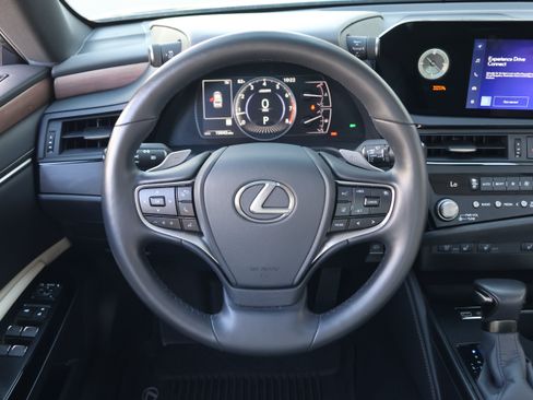 Used 2025 Lexus ES 350 w/ Premium Package FWD image 16