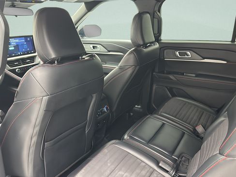 Used 2025 Ford Explorer ST-Line w/ ST-Line Street Pack AWD/4WD image 11