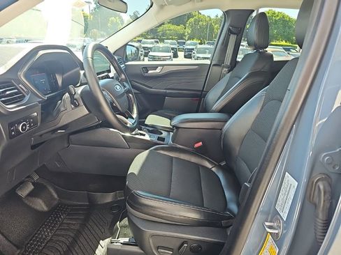 Used 2025 Ford Escape SE FWD image 9