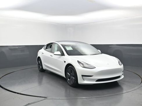 Used 2023 Tesla Model 3 Standard Range RWD image 2