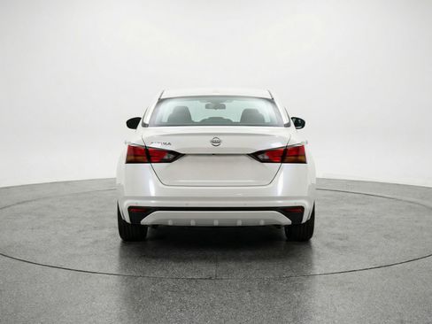 Used 2025 Nissan Altima 2.5 SV FWD image 7