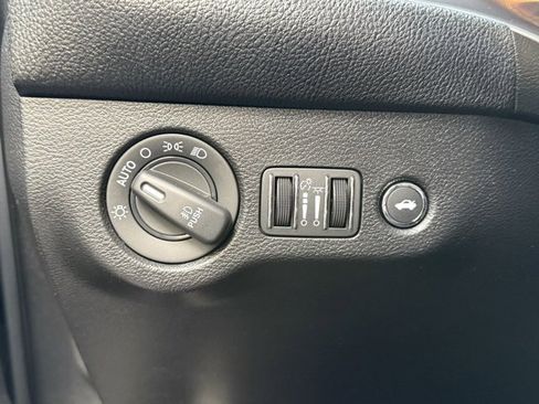 Used 2021 Dodge Challenger SXT w/ Blacktop Package image 13