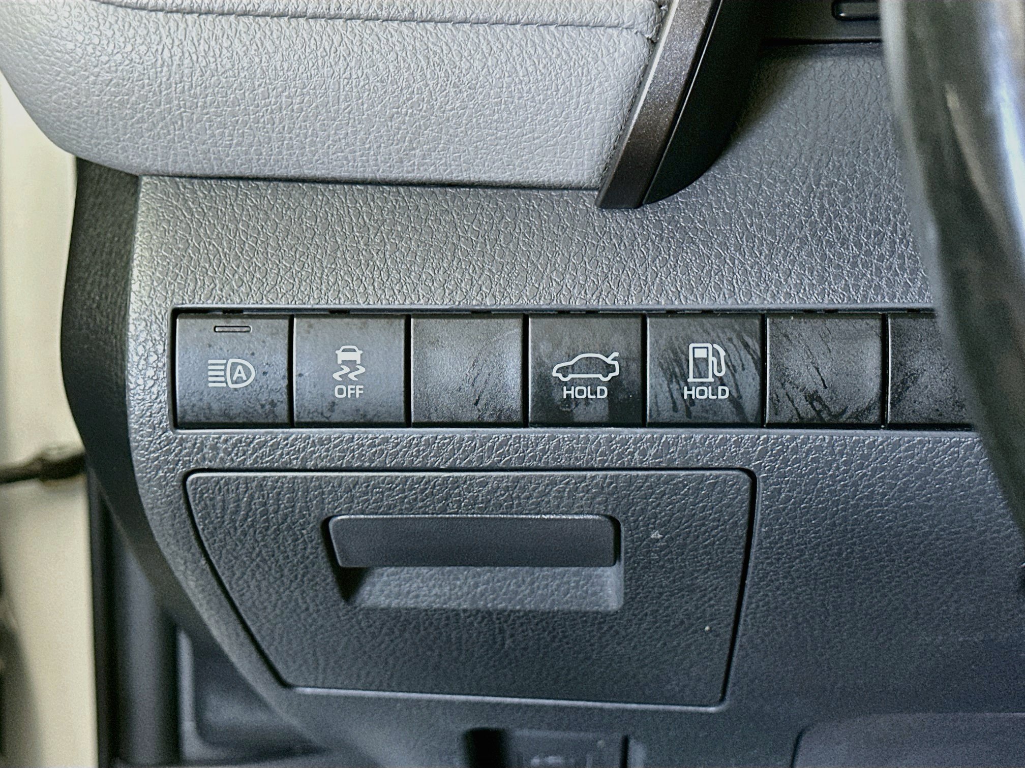 Used 2019 Toyota Camry SE w/ Convenience Package FWD image 17