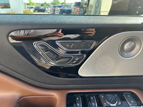 Used 2022 Lincoln Aviator Reserve w/ Equipment Group 201A AWD/4WD image 7