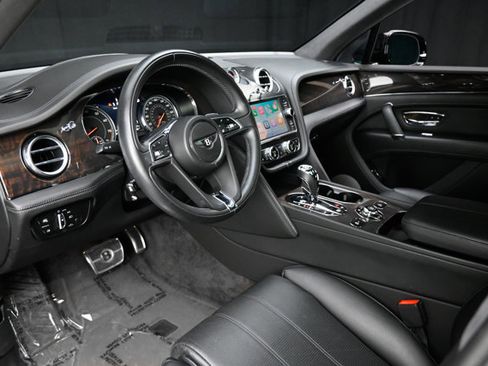 Used 2019 Bentley Bentayga image 50
