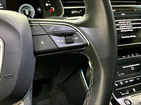 Used 2023 Audi Q8 Prestige w/ Prestige Package image 21