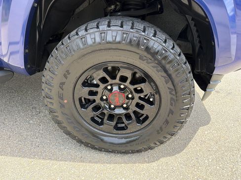 Used 2022 Toyota Tacoma SR5 AWD/4WD image 12