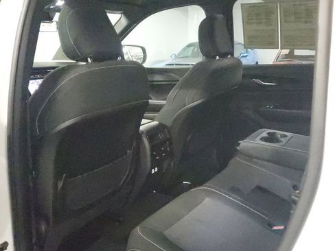 Used 2025 Jeep Grand Cherokee Laredo X image 15