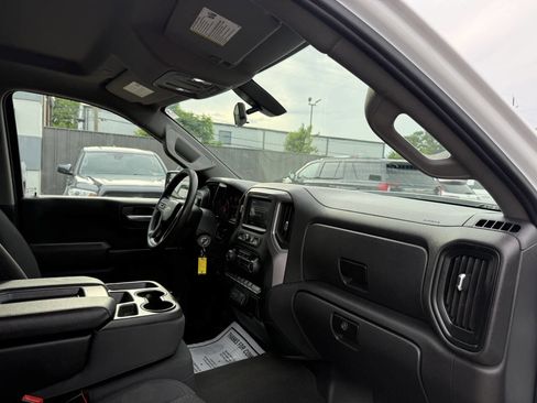 Used 2022 Chevrolet Silverado 1500 Custom w/ LPO, Dark Essentials Package RWD image 9