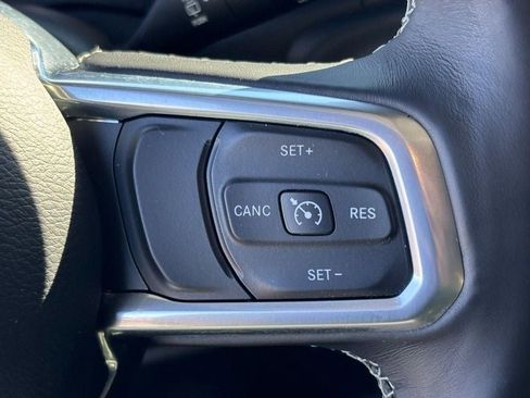 Used 2019 Jeep Wrangler Unlimited Sahara image 18