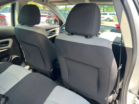 Used 2015 Chevrolet Cruze LS FWD image 13