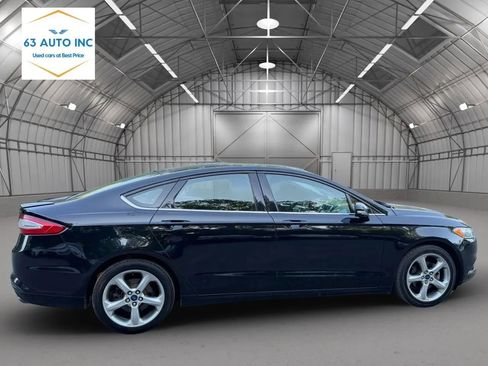 Used 2016 Ford Fusion SE FWD image 4