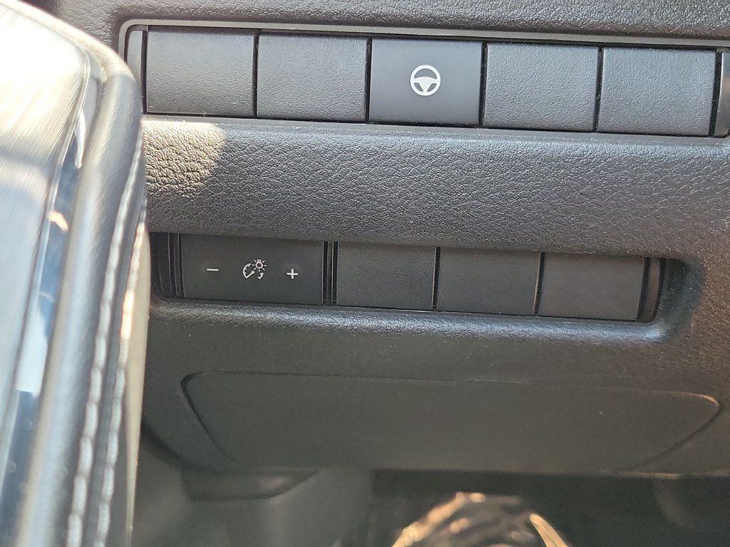 Certified 2021 Nissan Rogue SV FWD image 29