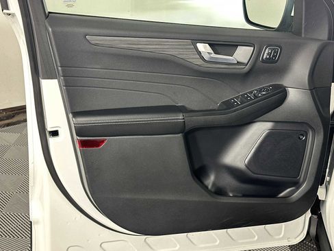 Used 2025 Ford Escape SE w/ PHEV Premium Package FWD image 10