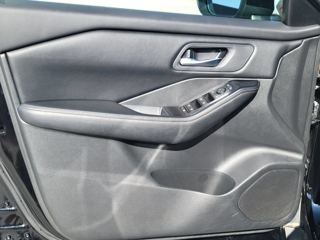 Used 2025 Nissan Rogue SV AWD/4WD image 7