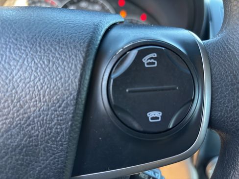 Used 2012 Toyota Camry LE image 10