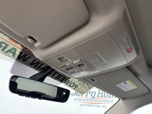 Used 2022 Volkswagen Atlas SE w/ Panoramic Sunroof Package FWD image 19