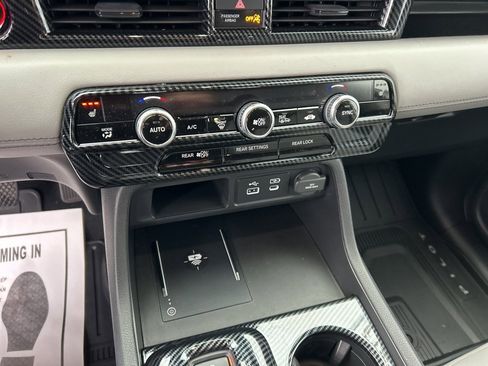 Used 2025 Honda Pilot Touring image 12