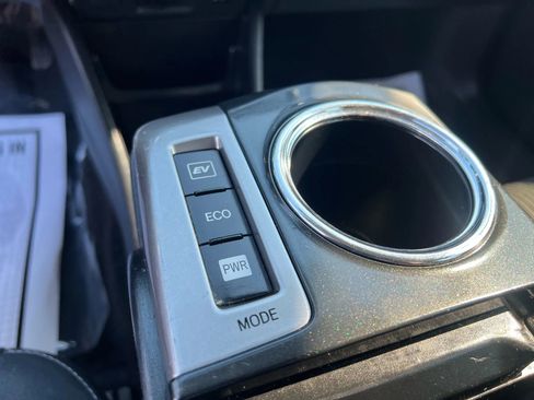 Used 2016 Toyota Prius V Four image 16