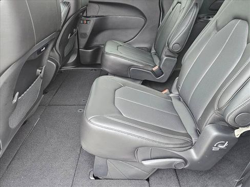 New 2027 Chrysler Pacifica Select FWD image 14