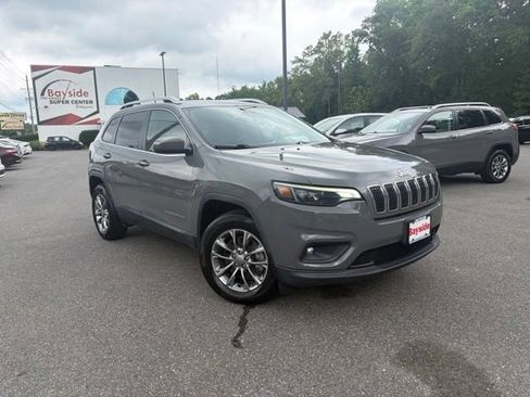 Used 2019 Jeep Cherokee Latitude Plus w/ Comfort/Convenience Group AWD/4WD image 2