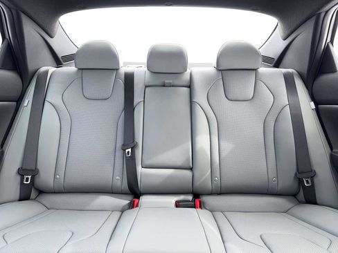 New 2026 Hyundai Elantra Limited image 16