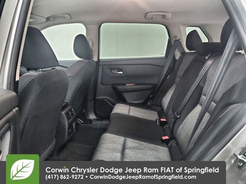 Used 2025 Nissan Rogue SV image 30