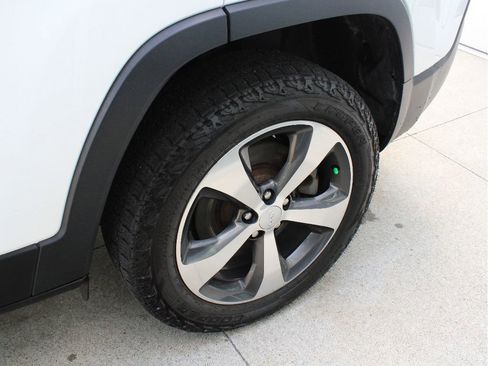 Used 2019 Jeep Cherokee Limited AWD/4WD image 39