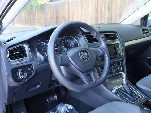 Used 2015 Volkswagen e-Golf Limited Edition FWD image 15