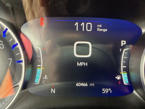 Used 2023 Chrysler Pacifica Touring-L image 15