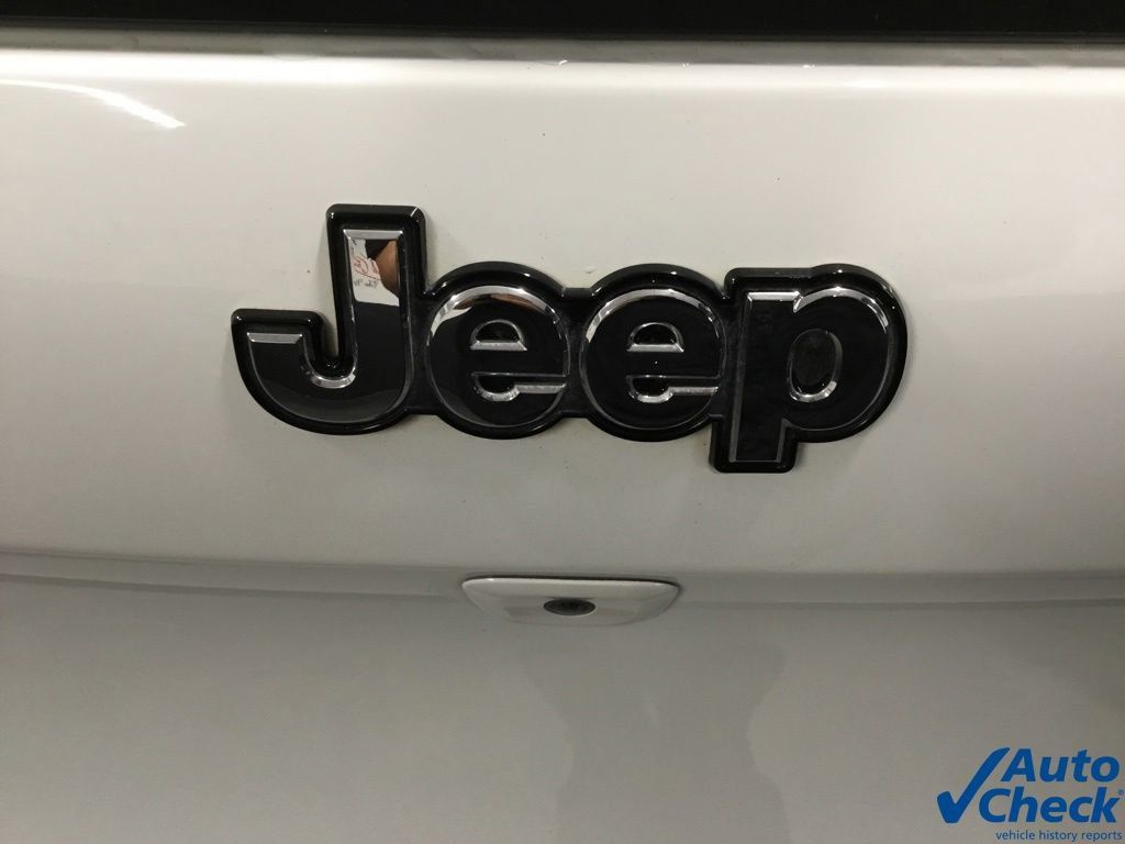 Used 2016 Jeep Cherokee Limited AWD/4WD image 13