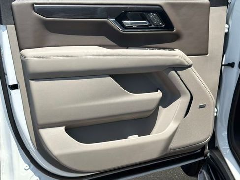 New 2026 GMC Yukon XL Elevation w/ Elevation Premium Package RWD image 17
