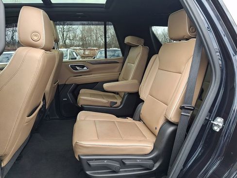 Used 2021 Chevrolet Tahoe Premier w/ Premium Package AWD/4WD image 12