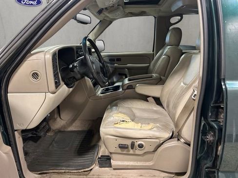 Used 2004 Chevrolet Suburban Z71 w/ Preferred Equipment Group AWD/4WD image 12