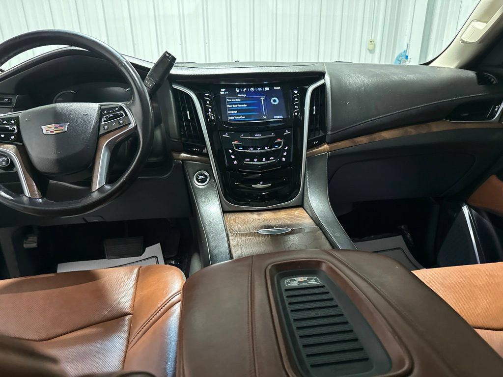 Used 2020 Cadillac Escalade Luxury AWD/4WD image 14