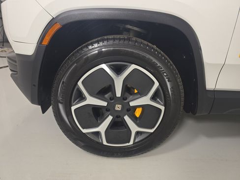 Used 2024 Rivian R1S Adventure AWD/4WD image 9