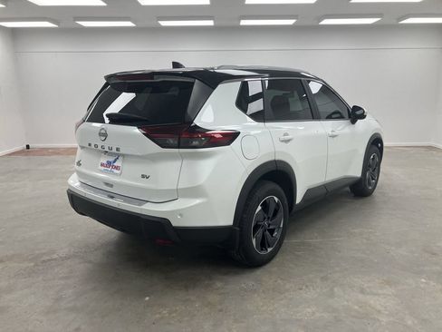 Used 2024 Nissan Rogue SV w/ SV Premium Package FWD image 6