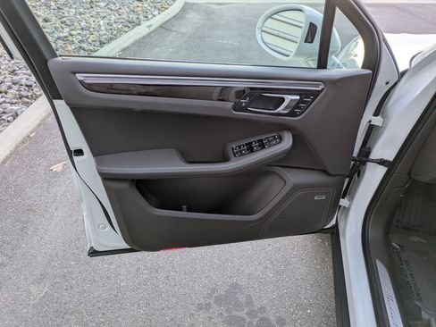 Used 2019 Porsche Macan S image 13