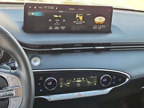 Used 2025 Genesis GV70 2.5T image 15