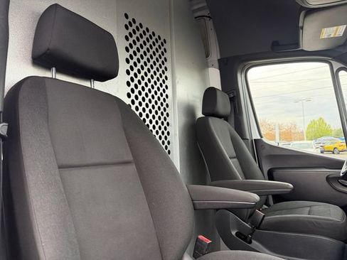 Used 2020 Mercedes-Benz Sprinter 2500 image 34
